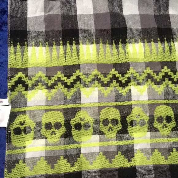 H&M Accessories - H&M One size,38 inches square,skull checkered pattern